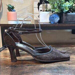 Victoria’s Secret Brown Suede Heels Size 7